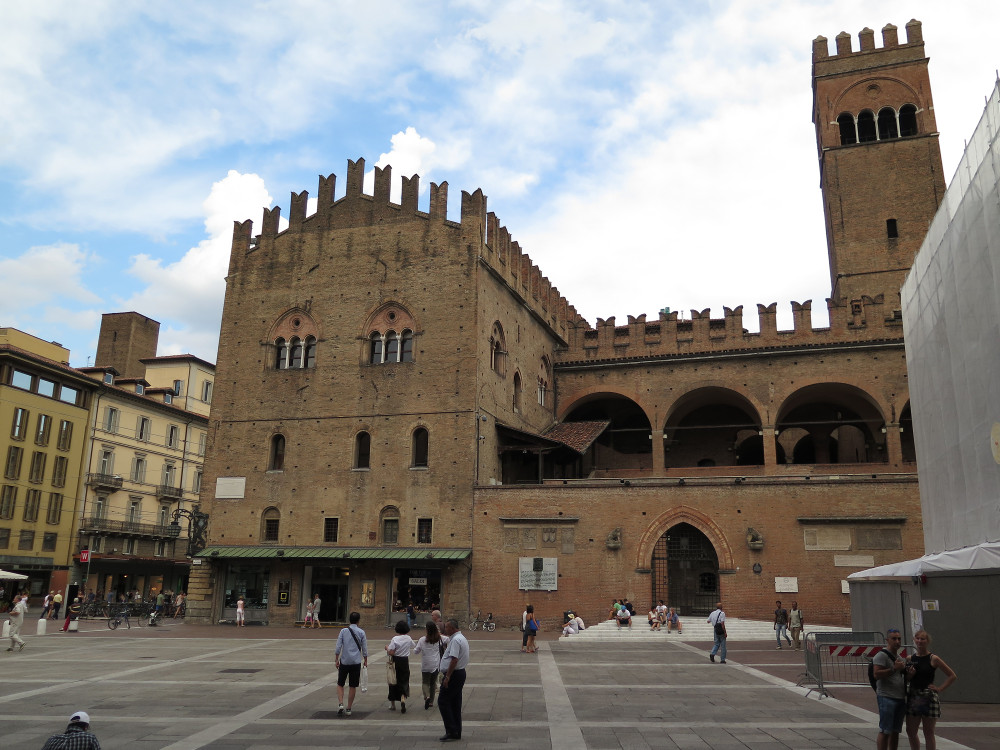 foto: https://upload.wikimedia.org/wikipedia/commons/a/a5/Bologna-1325.jpg