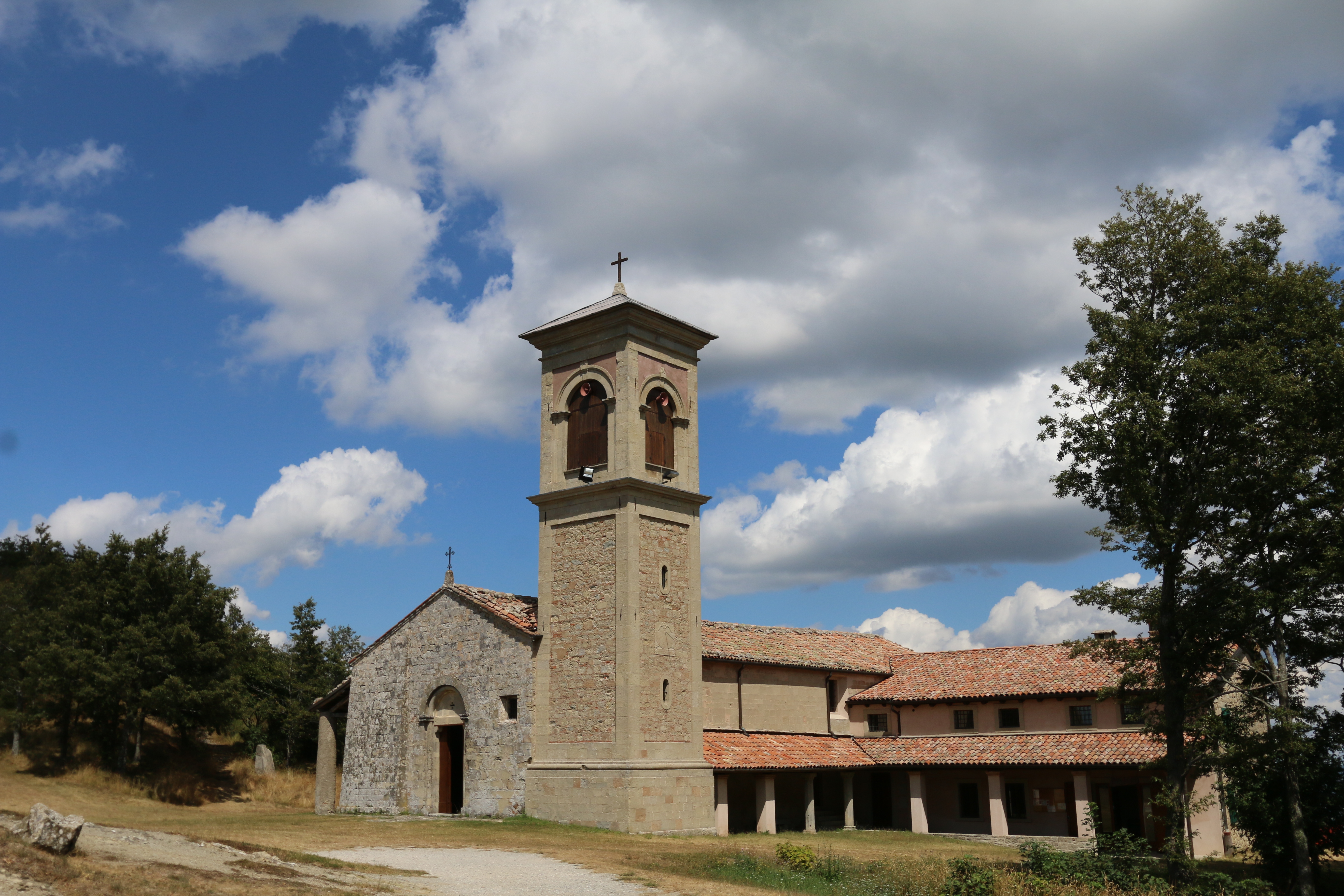 photo: https://upload.wikimedia.org/wikipedia/commons/f/fe/Santuario_della_Beata_Vergine_di_Montovolo.jpg
