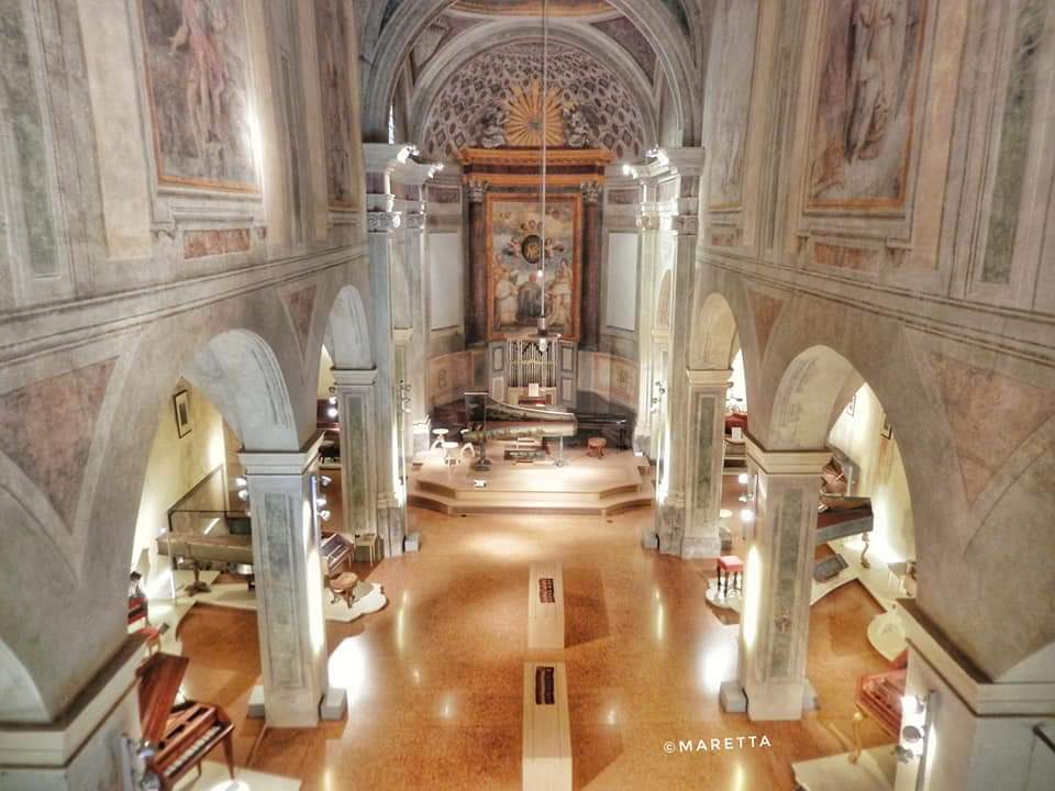 photo: https://upload.wikimedia.org/wikipedia/commons/f/f5/Museo_di_San_Colombano.._Collezione_Tagliavini.jpg