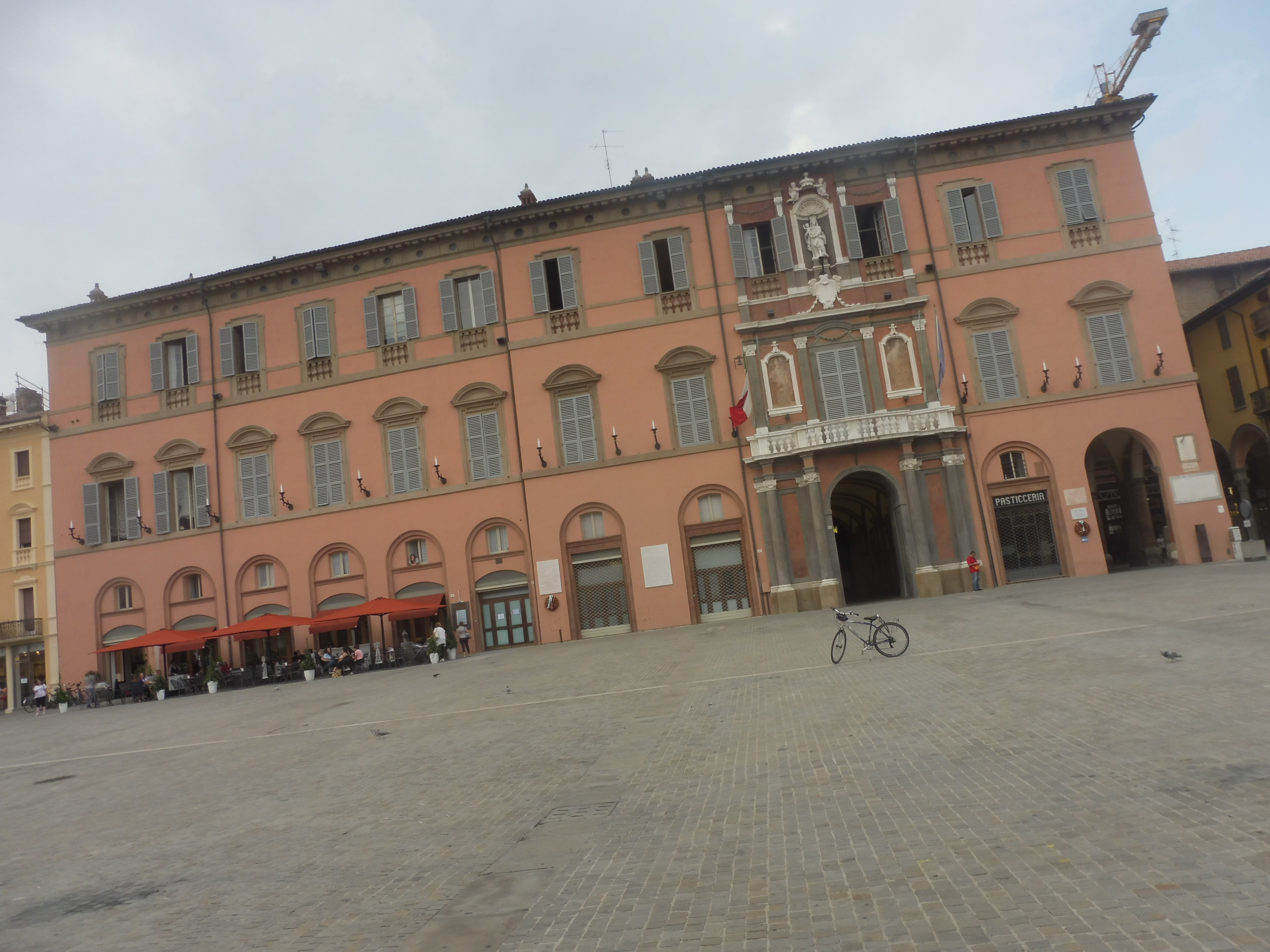 photo: https://upload.wikimedia.org/wikipedia/commons/3/3b/Palazzo_Comunale_-_panoramica.jpg