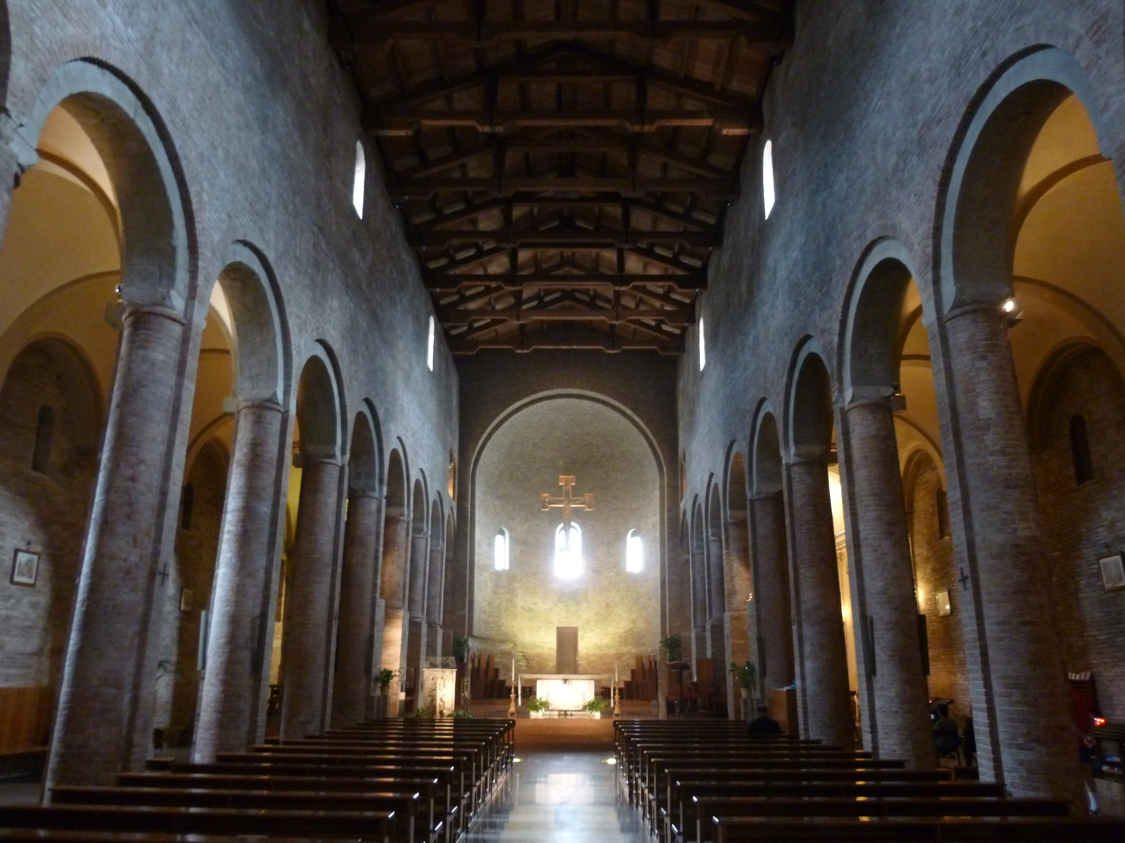 foto: https://upload.wikimedia.org/wikipedia/commons/c/c9/Basilica_concattedrale_di_Sarsina_-_14.jpg