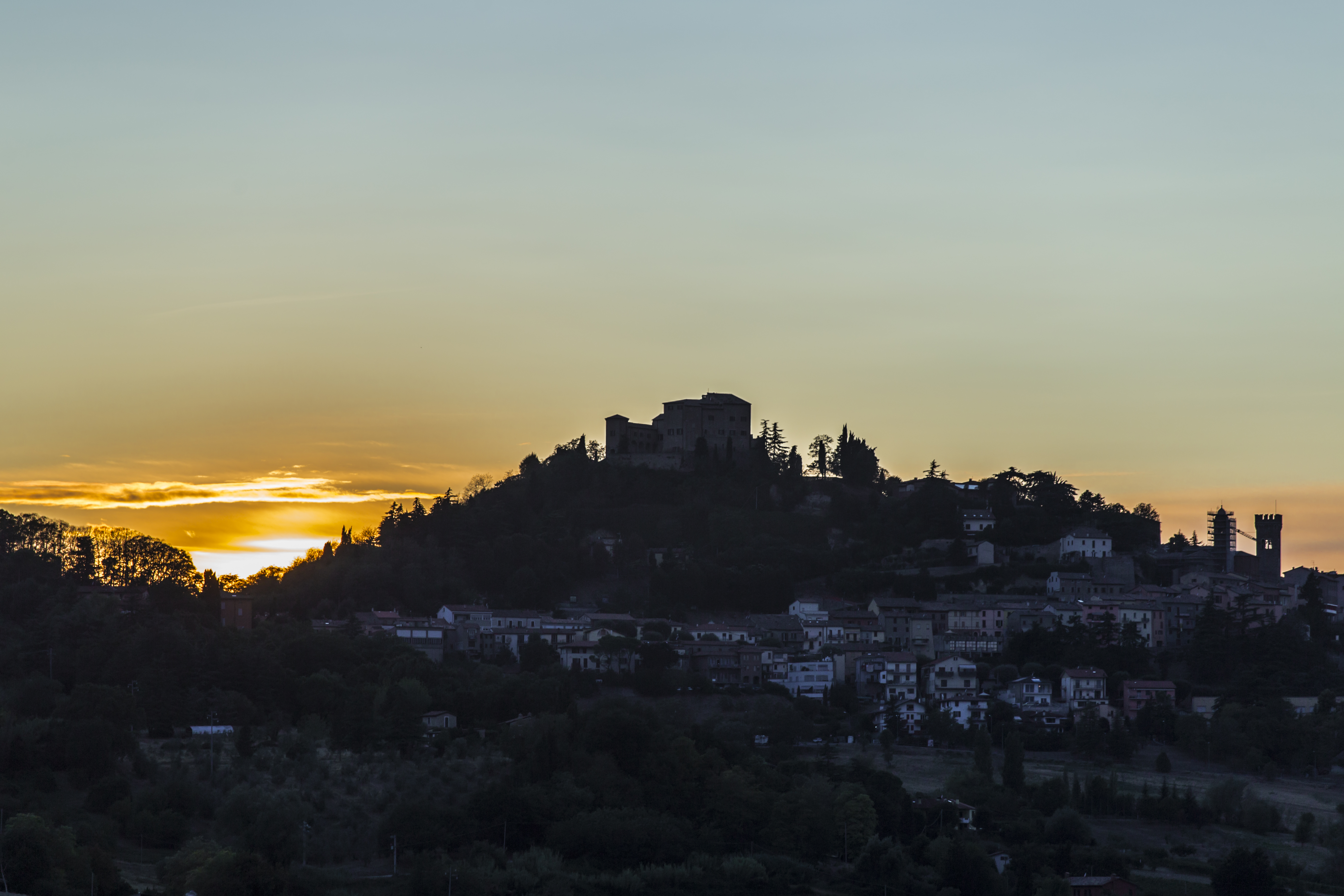 foto: https://upload.wikimedia.org/wikipedia/commons/6/66/Rocca_di_bertinoro_al_tramonto.jpg