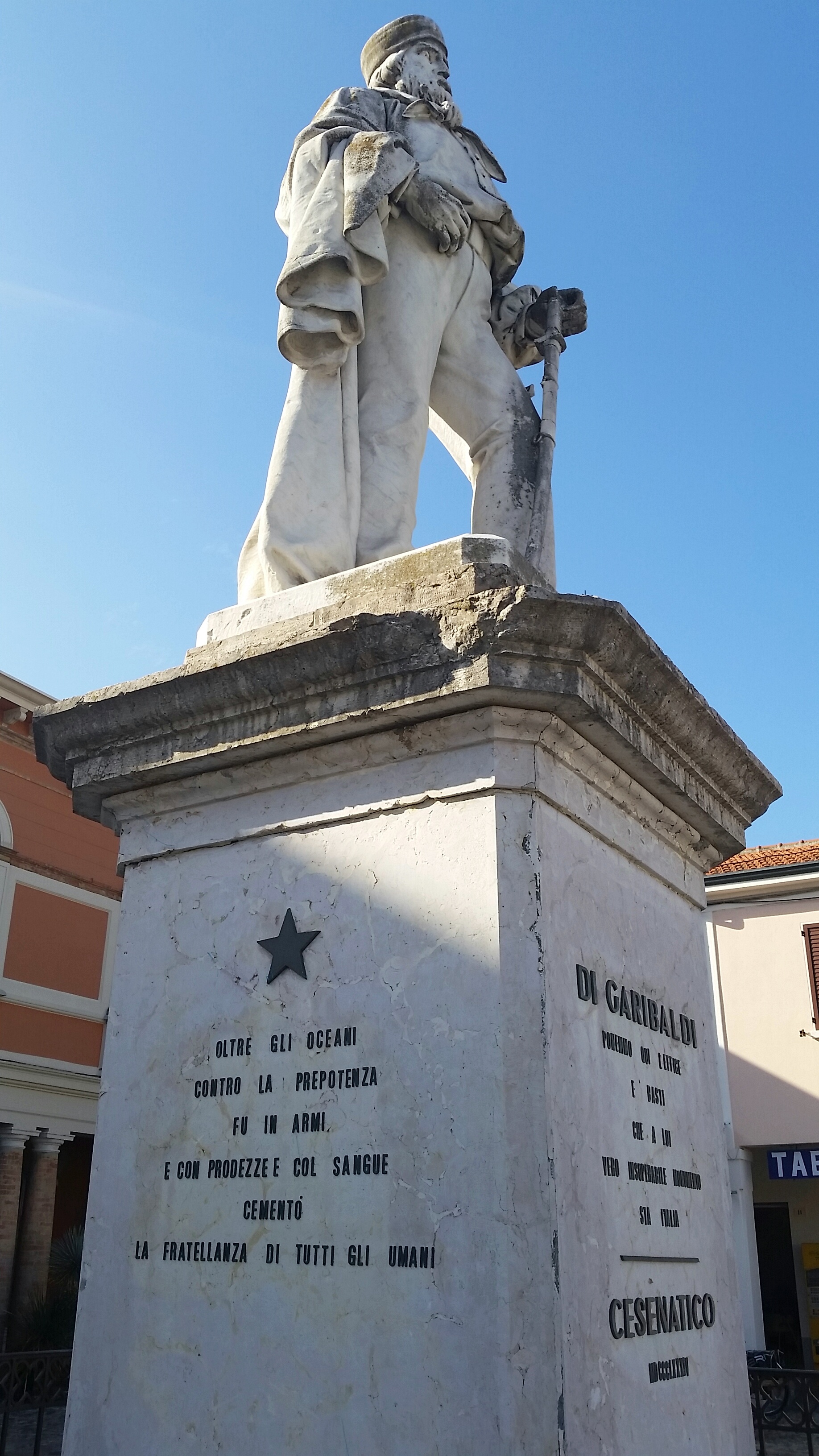 foto: https://upload.wikimedia.org/wikipedia/commons/d/d9/La_statua_di_Giuseppe_Garibaldi.jpg
