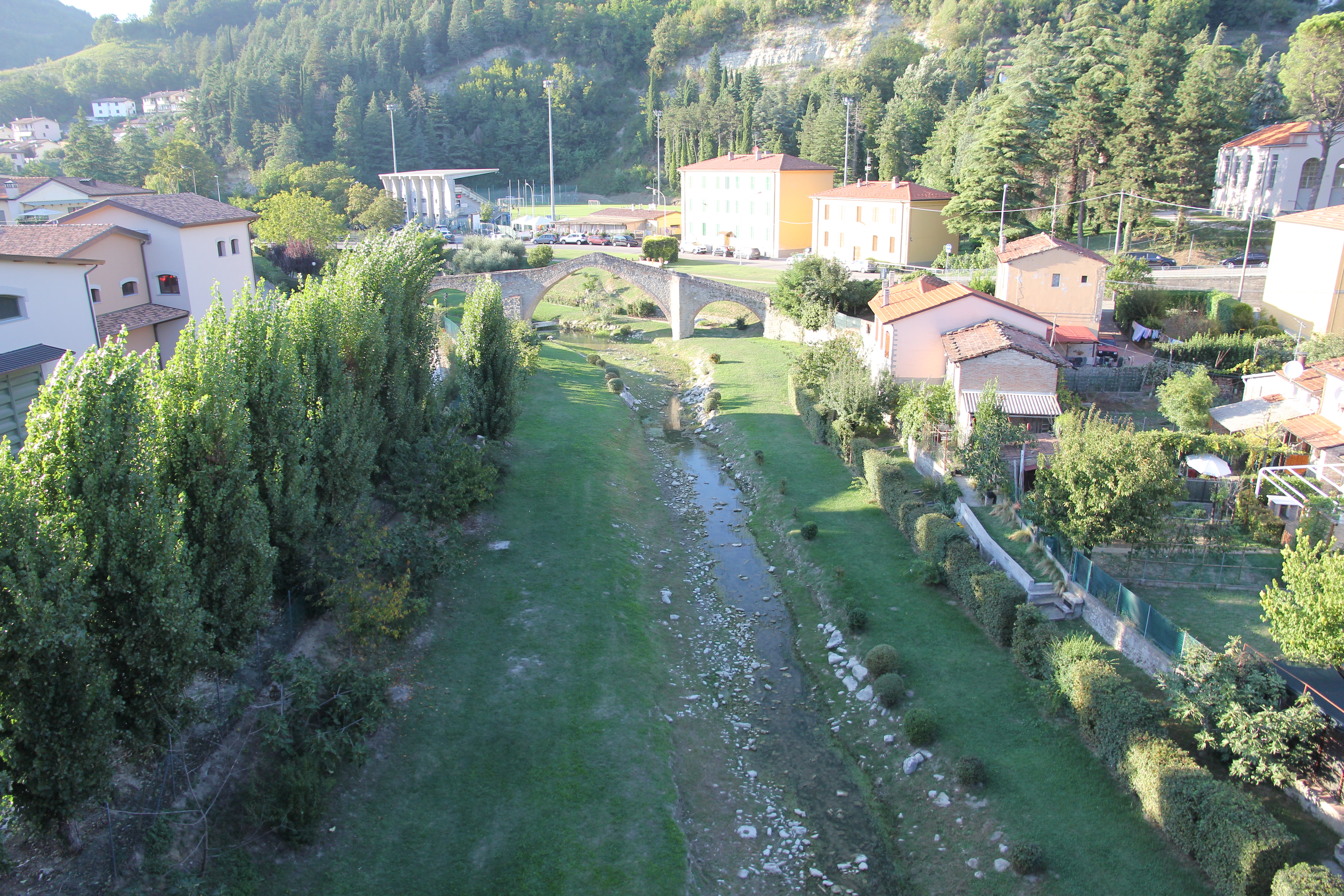 photo: https://upload.wikimedia.org/wikipedia/commons/7/7c/Modigliana%2C_ponte_di_San_Donato_%2801%29.jpg