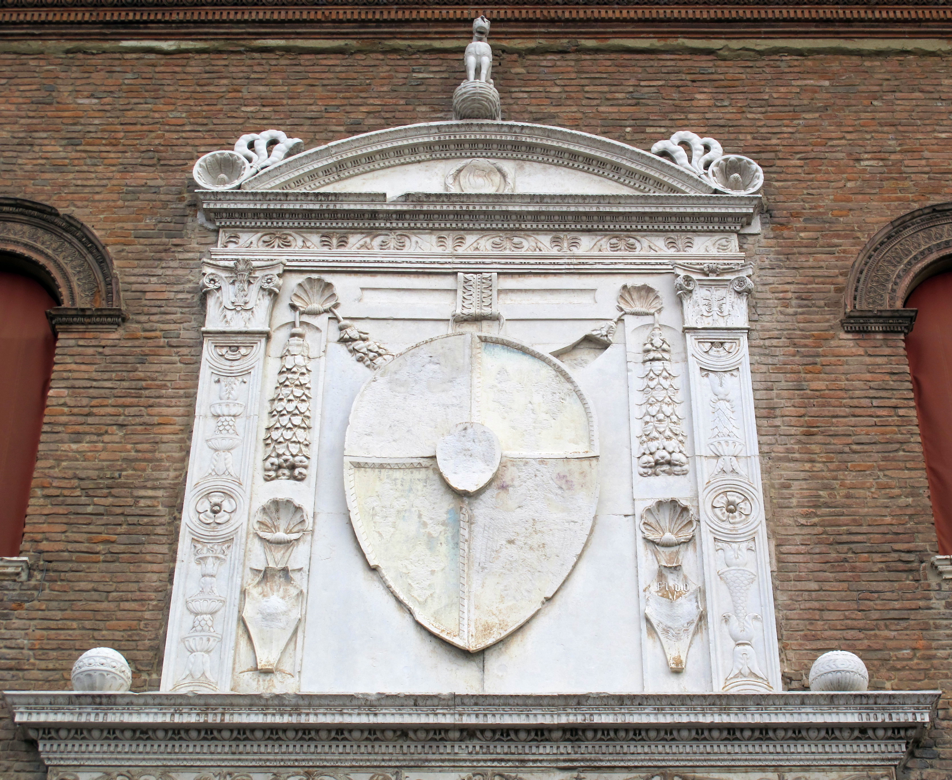 photo: https://upload.wikimedia.org/wikipedia/commons/5/5b/Palazzo_schifanoia%2C_ext.%2C_portale_maggiore_03.JPG