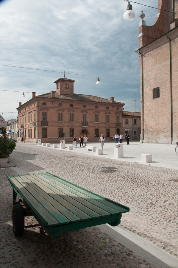 foto: https://upload.wikimedia.org/wikipedia/commons/e/e2/Comacchio_%28FE%29%2C_centro_storico_01.jpg
