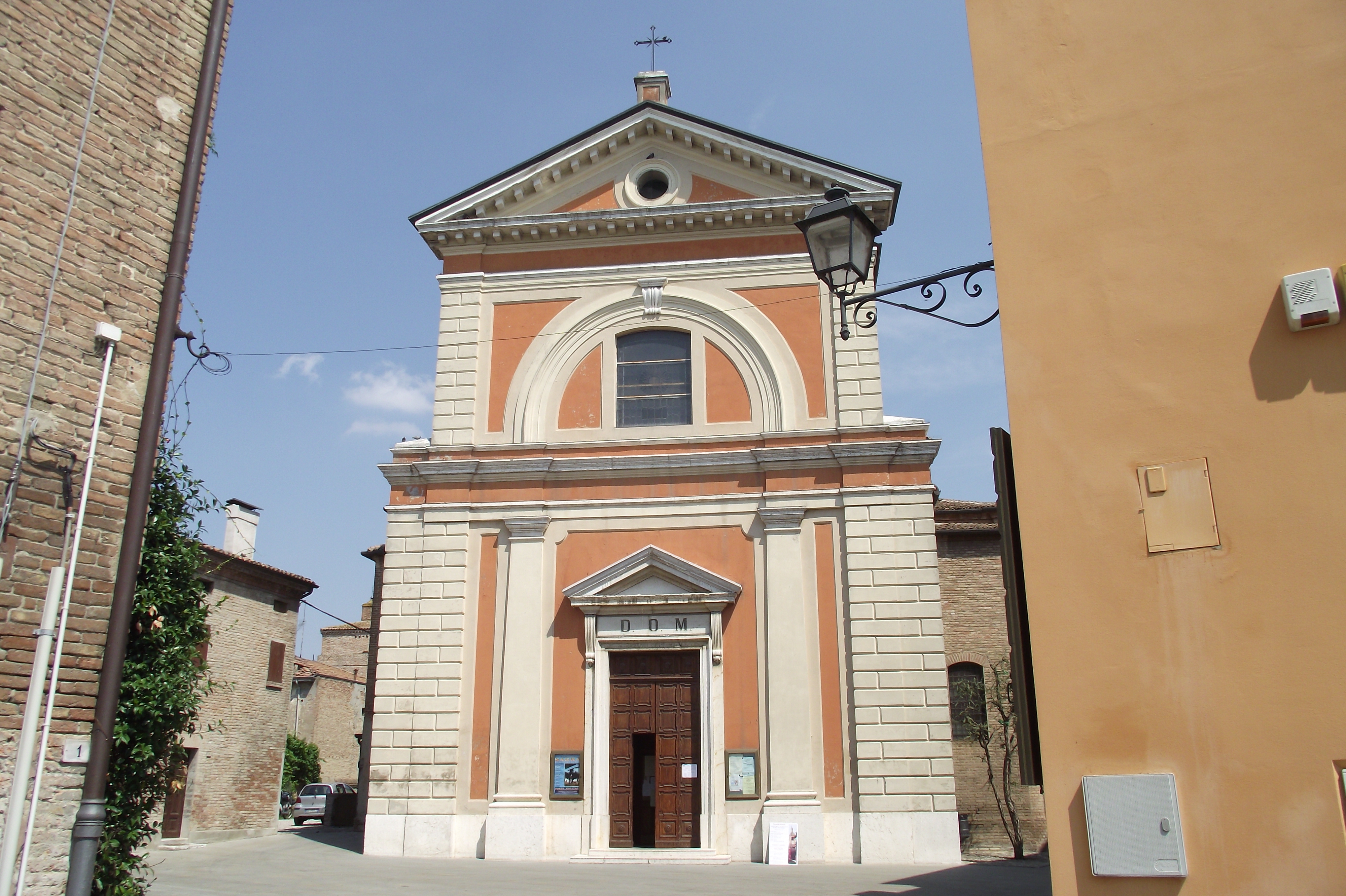 photo: https://upload.wikimedia.org/wikipedia/commons/6/6d/Scorcio_della_Chiesa_Parrocchiale_di_San_Felice_Vescovo_Martire.JPG