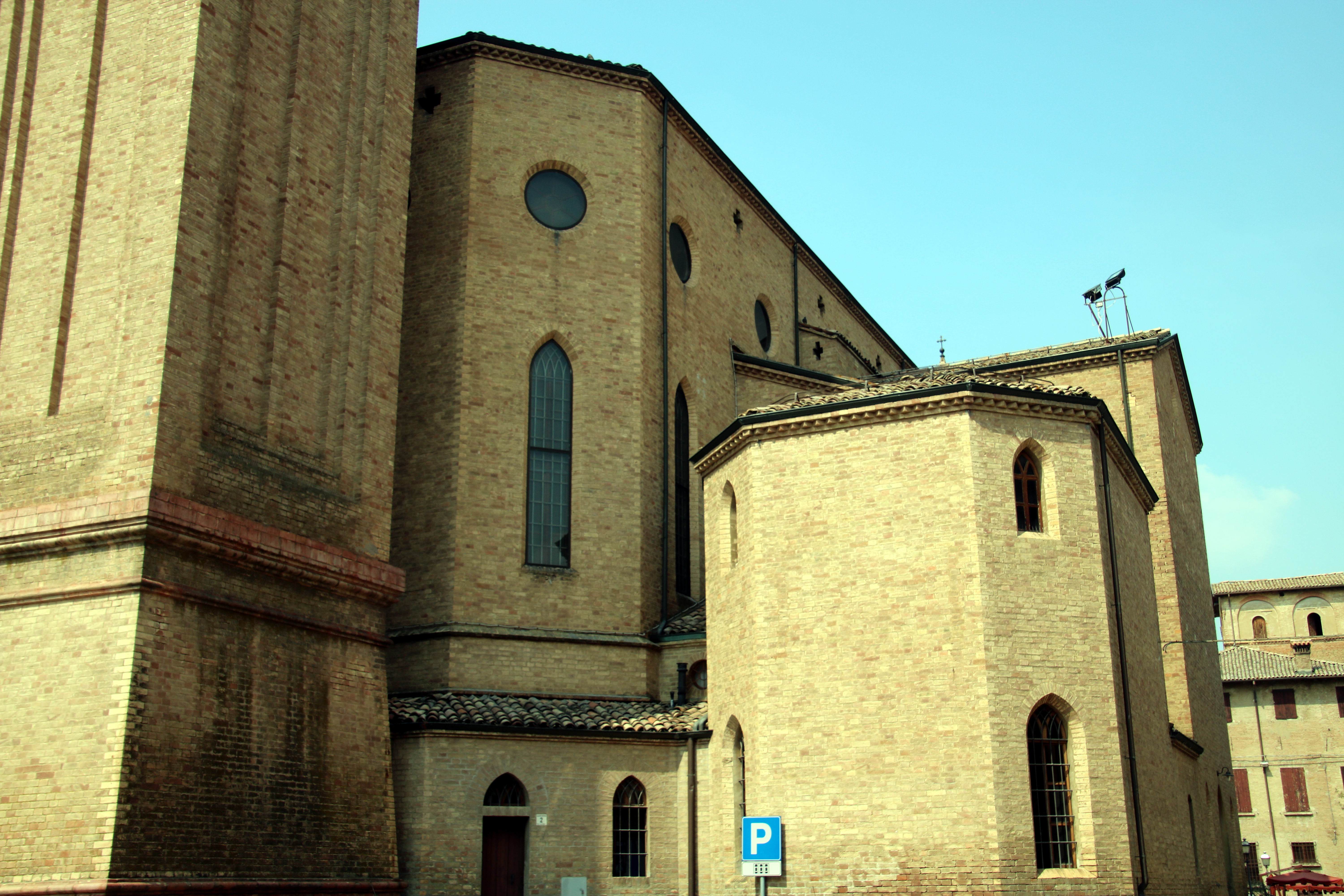 photo: https://upload.wikimedia.org/wikipedia/commons/0/05/Chiesa_dei_Santi_Senesio_e_Teopompo_%28Castelvetro_di_Modena%29_01.jpg
