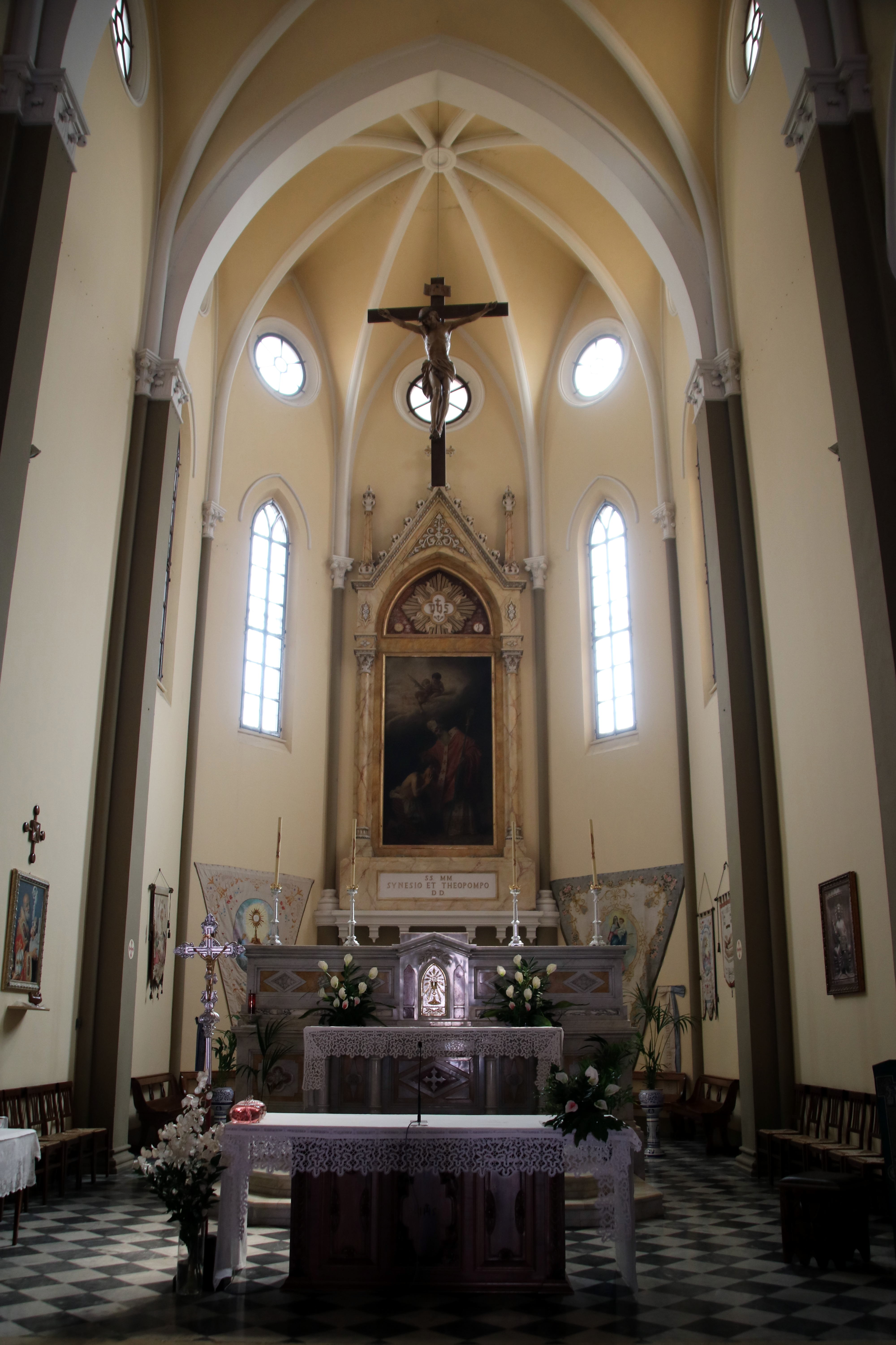 photo: https://upload.wikimedia.org/wikipedia/commons/8/8f/Chiesa_dei_Santi_Senesio_e_Teopompo_%28Castelvetro_di_Modena%29%2C_altare_maggiore_01.jpg