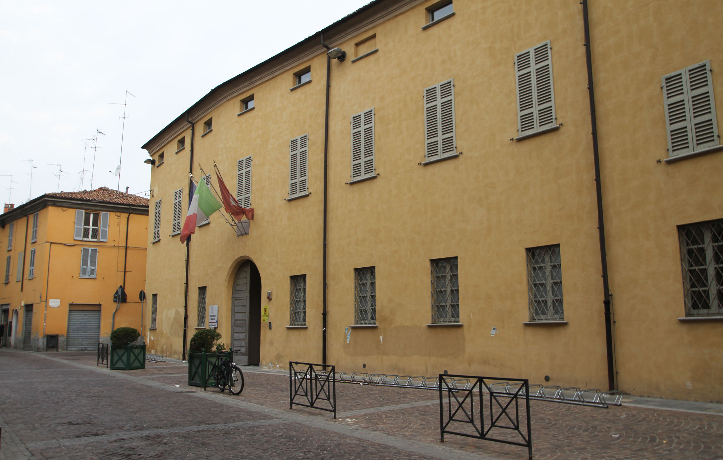 photo: https://upload.wikimedia.org/wikipedia/commons/d/da/001882_caserma_della_neve_%28politecnico%29.JPG