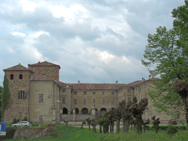 foto: https://upload.wikimedia.org/wikipedia/commons/2/2c/Il_castello_di_Agazzano.JPG