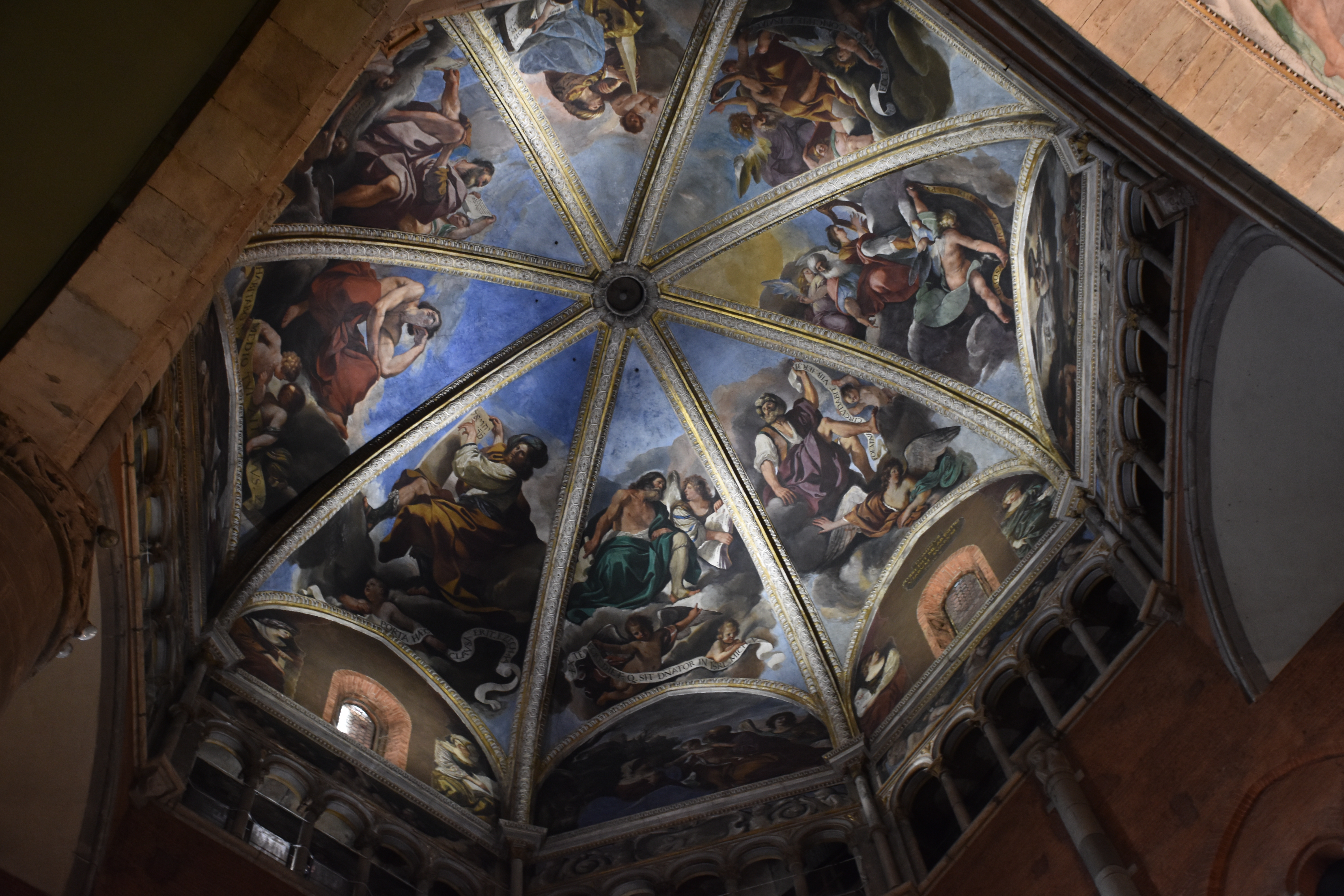 photo: https://upload.wikimedia.org/wikipedia/commons/d/d4/Duomo_di_Piacenza._La_cupola_del_Guercino.jpg