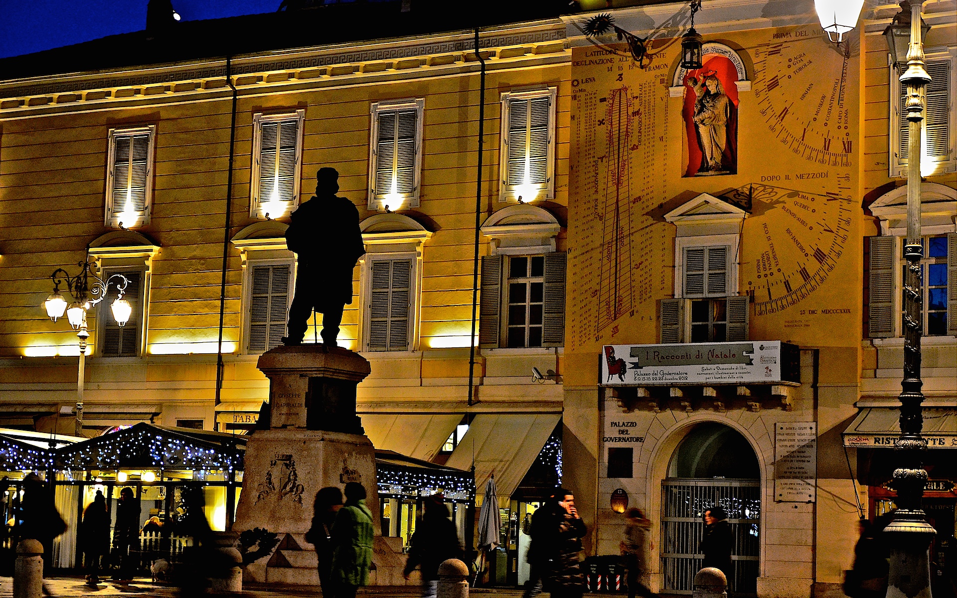 foto: https://upload.wikimedia.org/wikipedia/commons/c/c3/Piazza_Garibaldi_il_cuore_di_Parma.jpg
