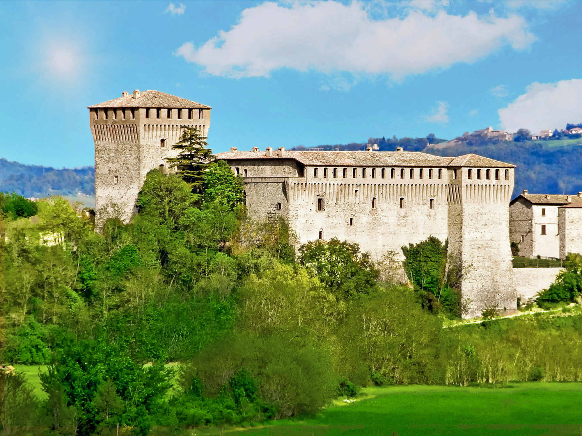 photo: 02 - Castello di Varano - Panoramica.jpg