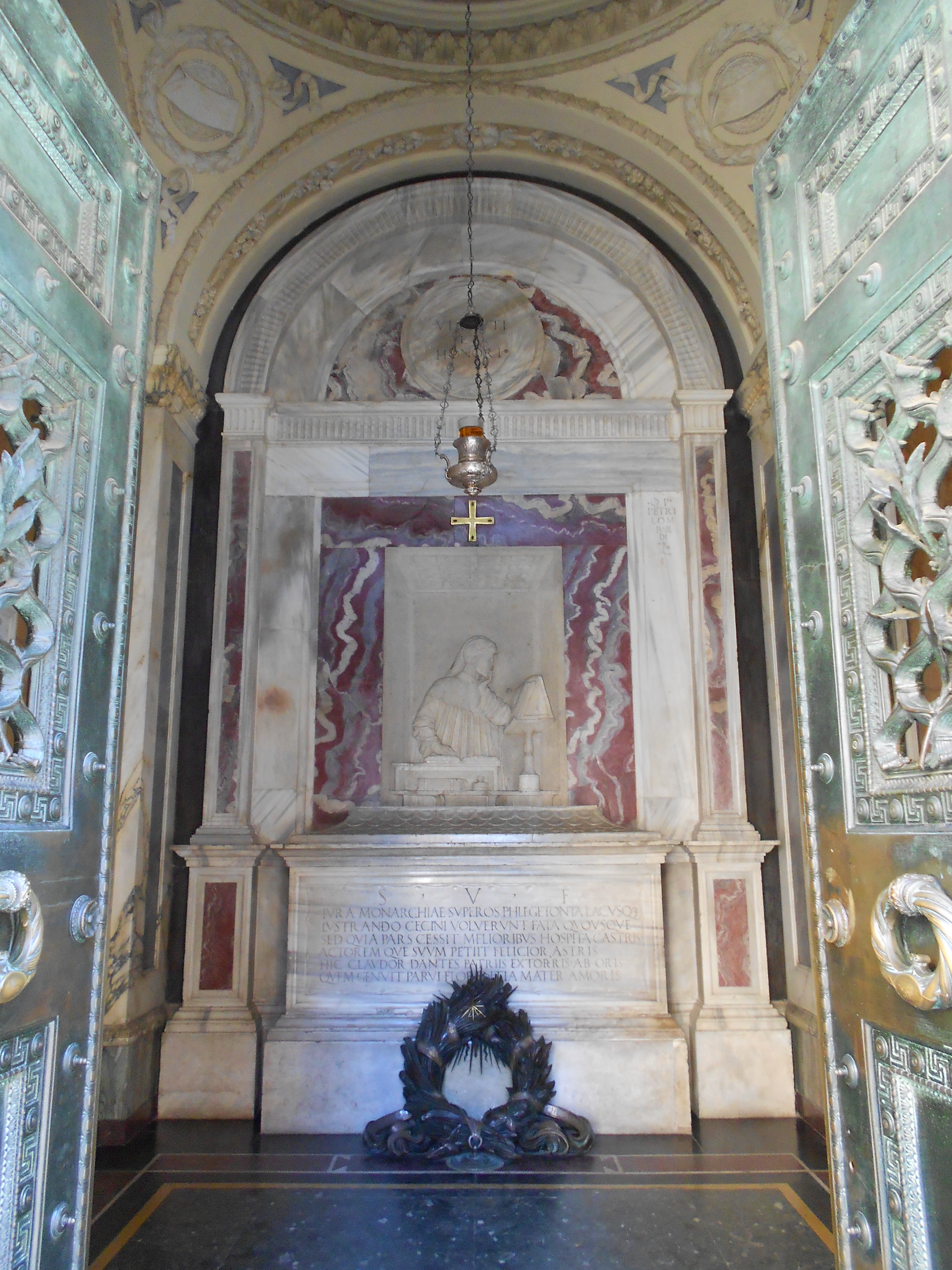 foto: https://upload.wikimedia.org/wikipedia/commons/b/b5/Ravenna_-_Tomba_di_Dante.jpg