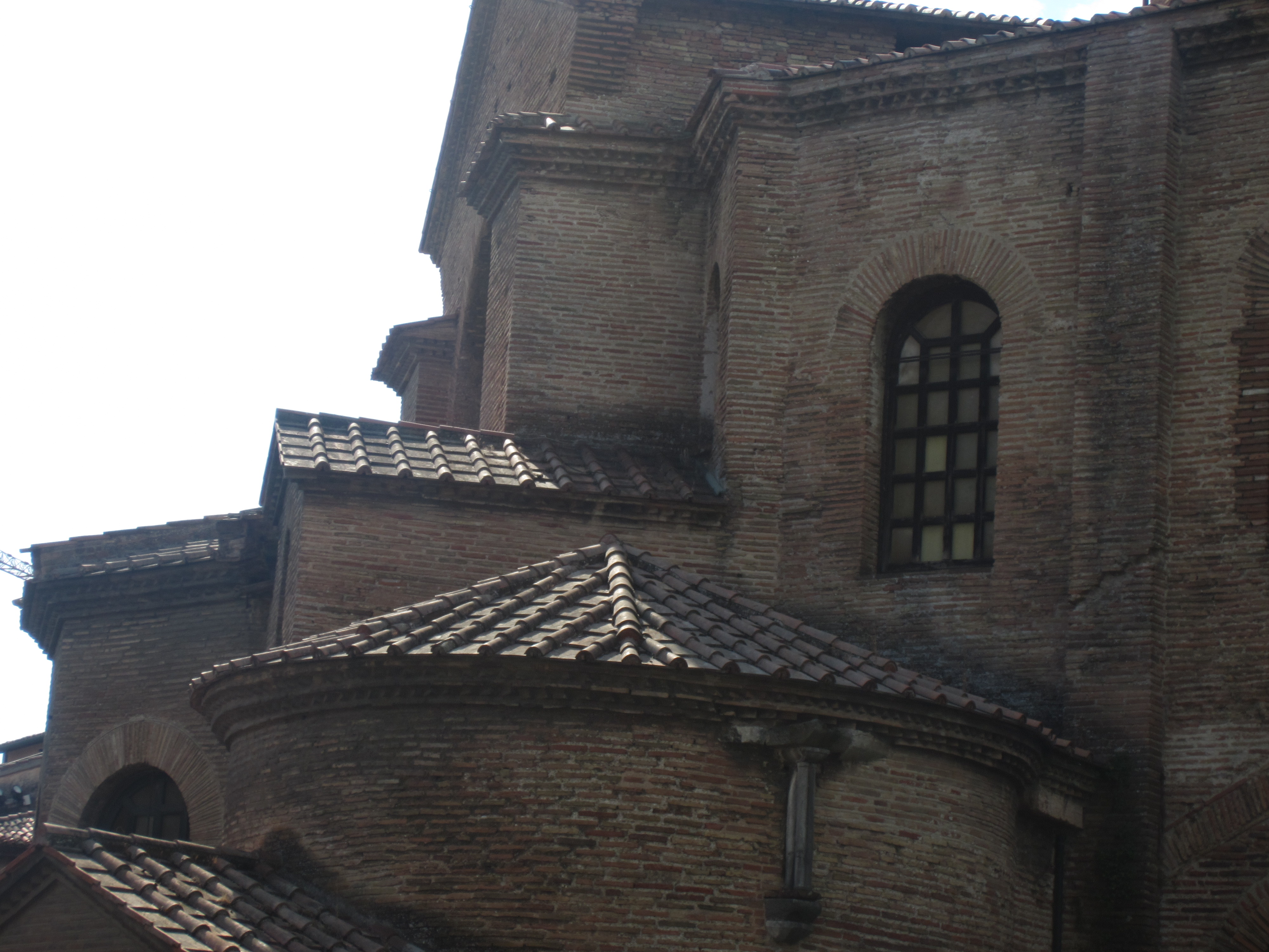 foto: https://upload.wikimedia.org/wikipedia/commons/5/52/Basilica_di_San_Vitale_-_dettagli.JPG