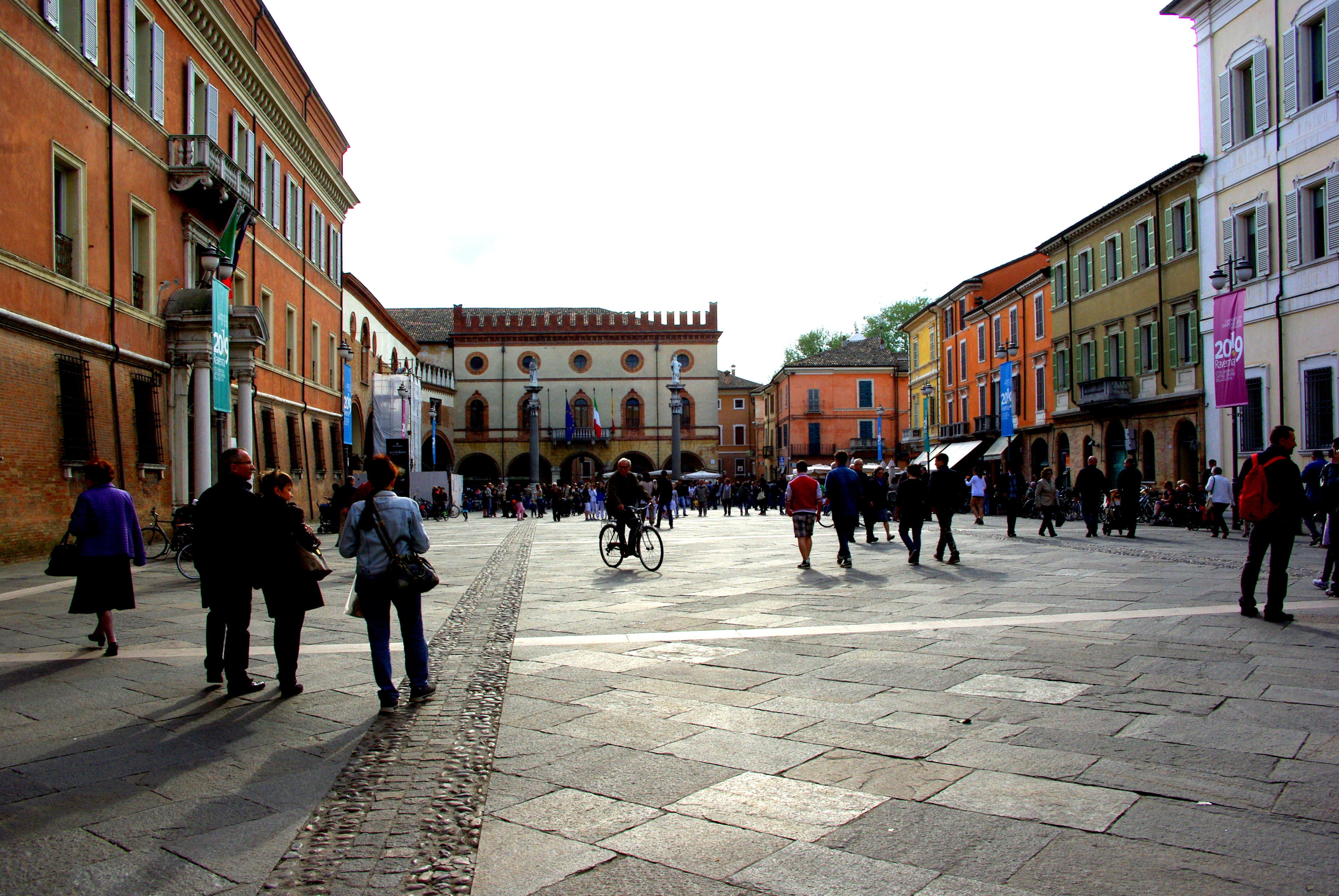 foto: https://upload.wikimedia.org/wikipedia/commons/5/54/Campo_lungo_su_piazza_del_Popolo.JPG