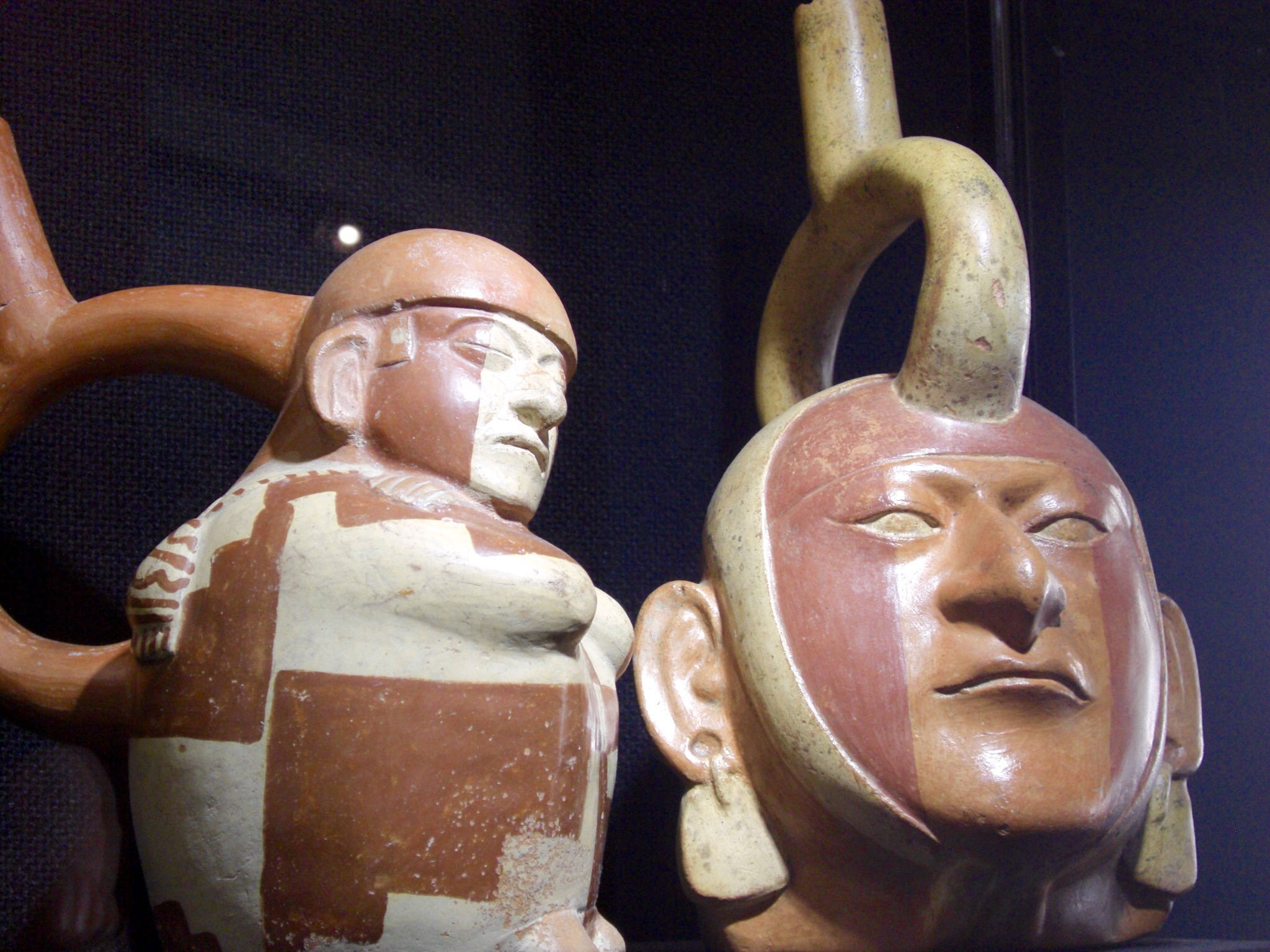 photo: https://upload.wikimedia.org/wikipedia/commons/3/39/MIC-Ceramiche_precolombiane.jpg
