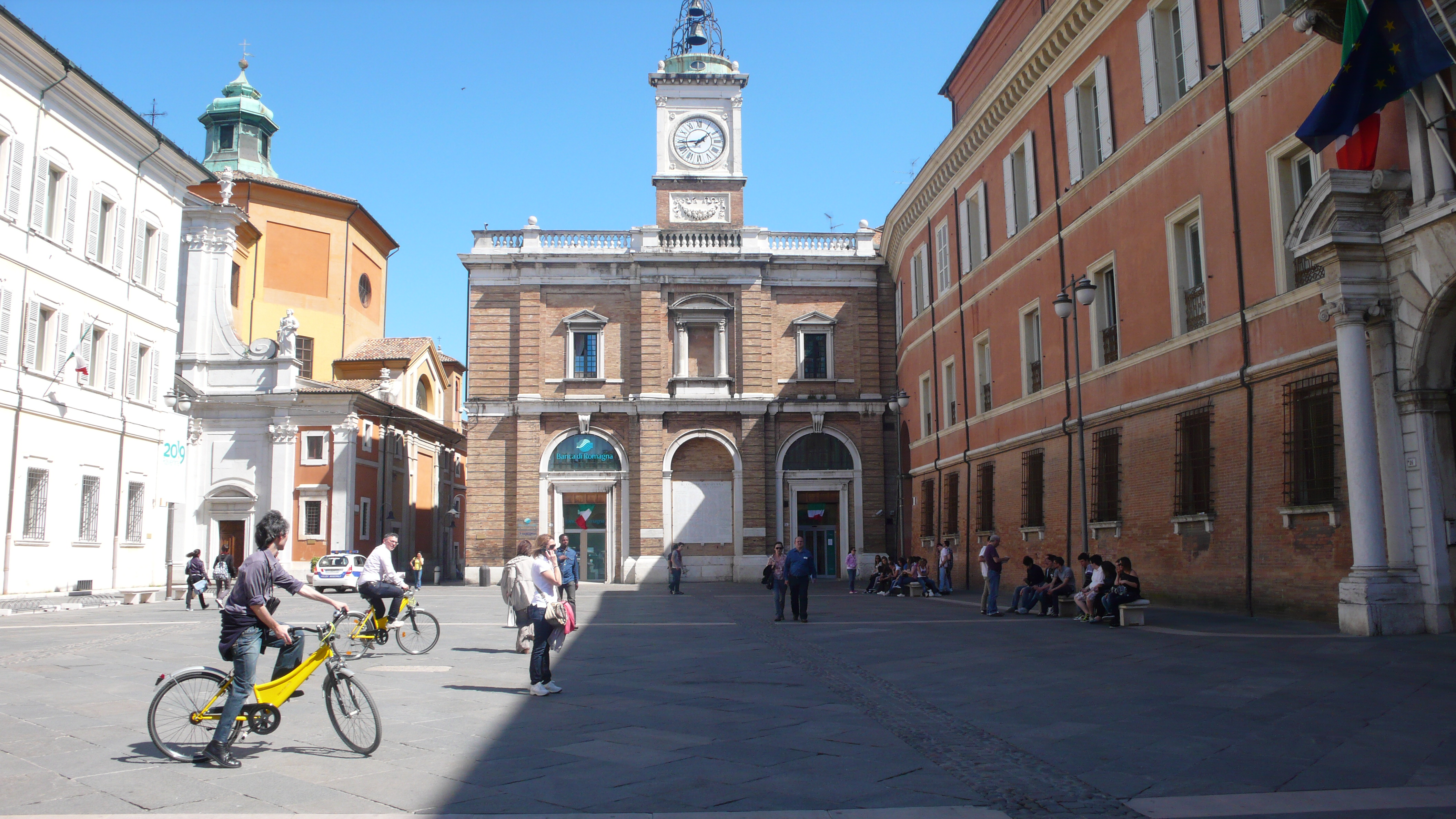 photo: https://upload.wikimedia.org/wikipedia/commons/5/53/Piazza_del_Popolo_e_Residenza_Comunale_-_Ravenna.jpg