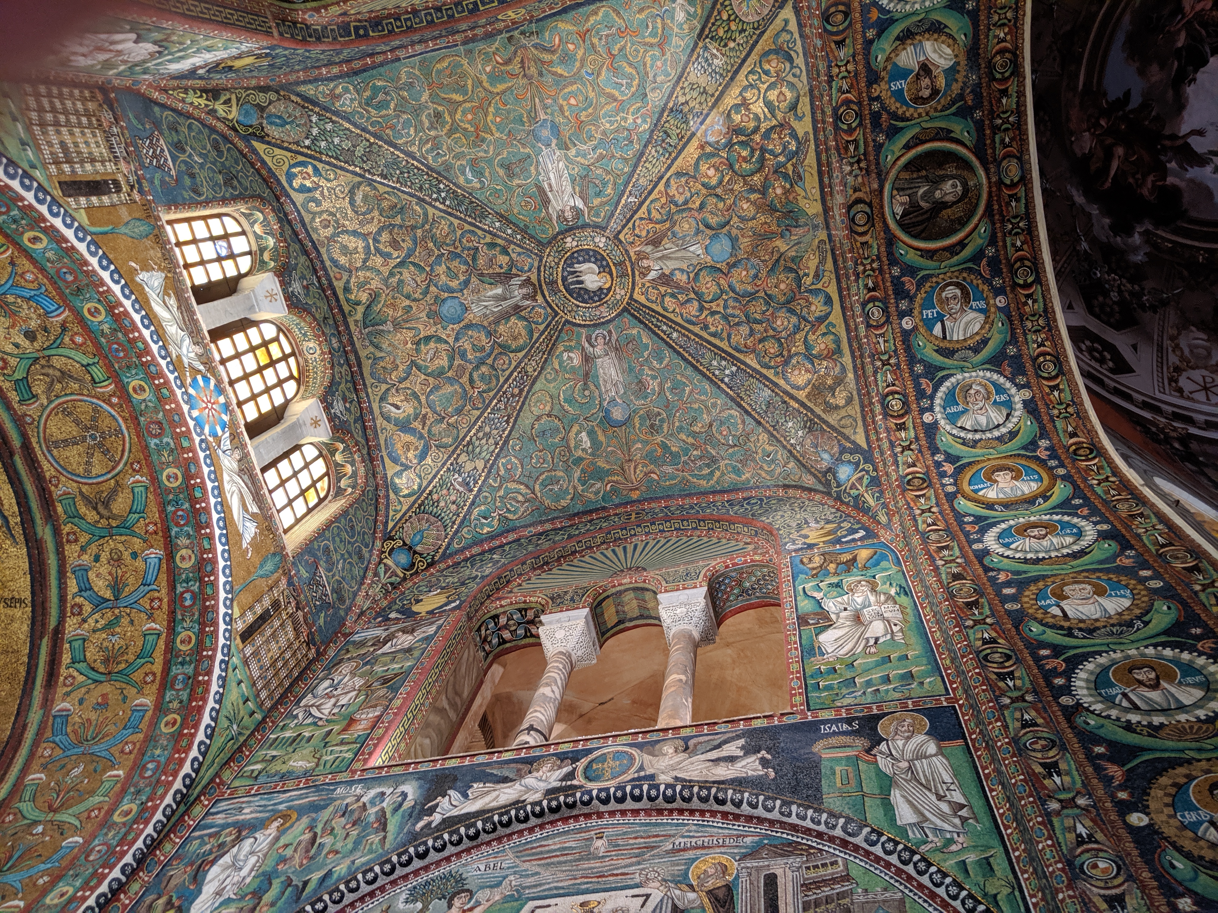 photo: https://upload.wikimedia.org/wikipedia/commons/1/10/San_Vitale_Central_Ceiling_Mosaic.jpg