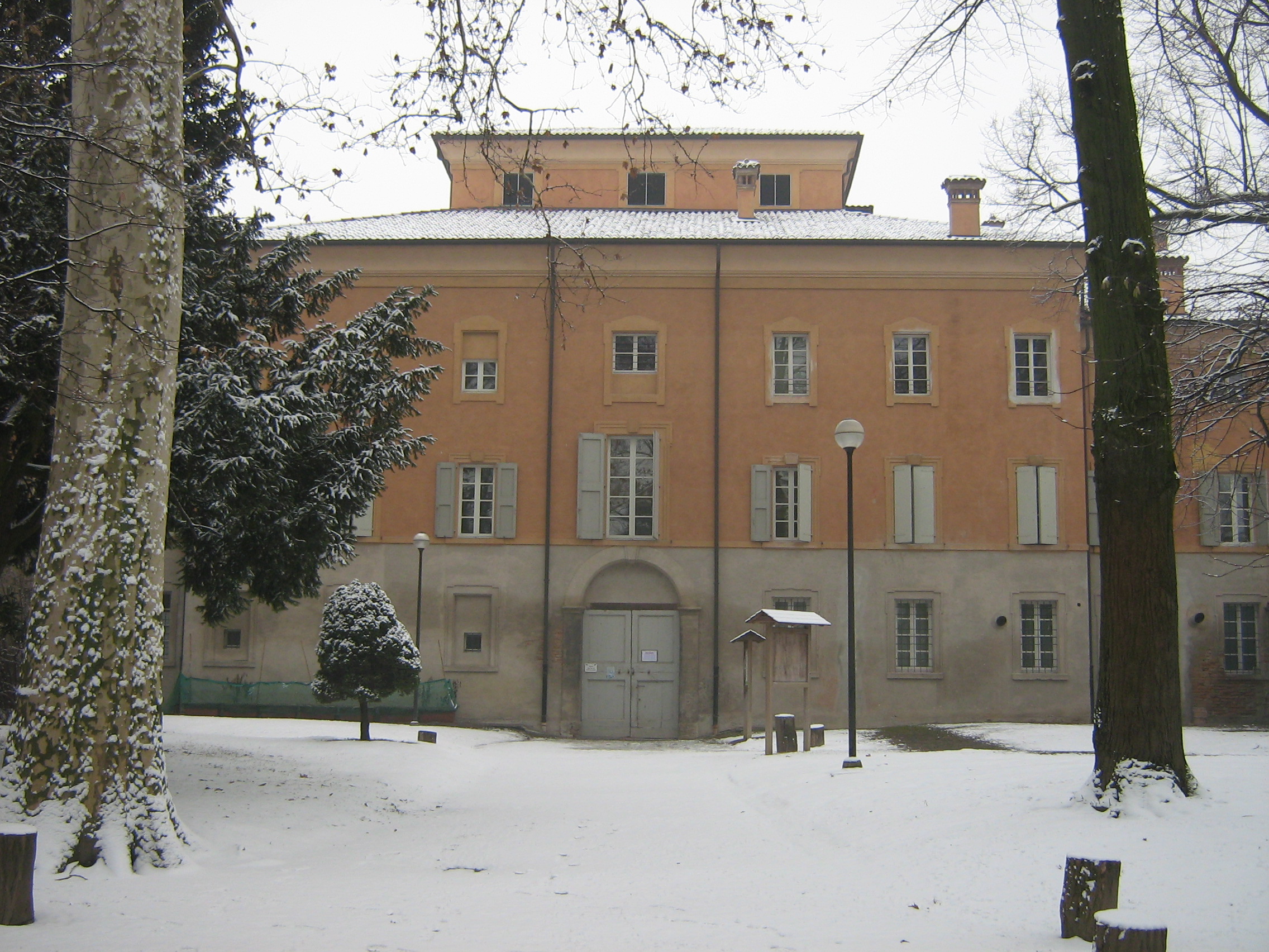 foto: https://upload.wikimedia.org/wikipedia/commons/0/0c/Palazzo_Sartoretti_e_parco_in_inverno.jpg
