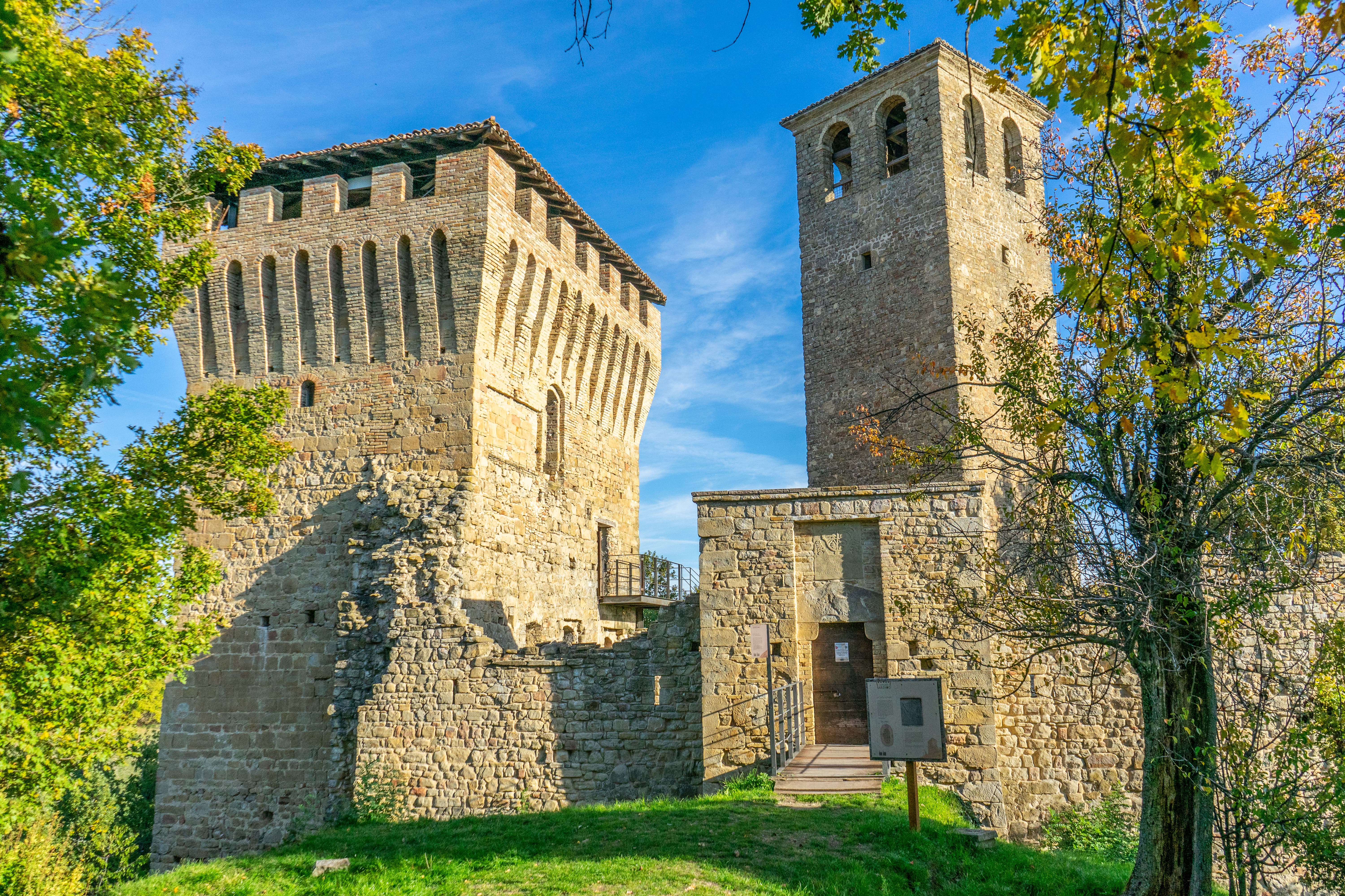 photo: Castello di Sarzano Ph. Martina Santamaria @pimpmytripit.jpg