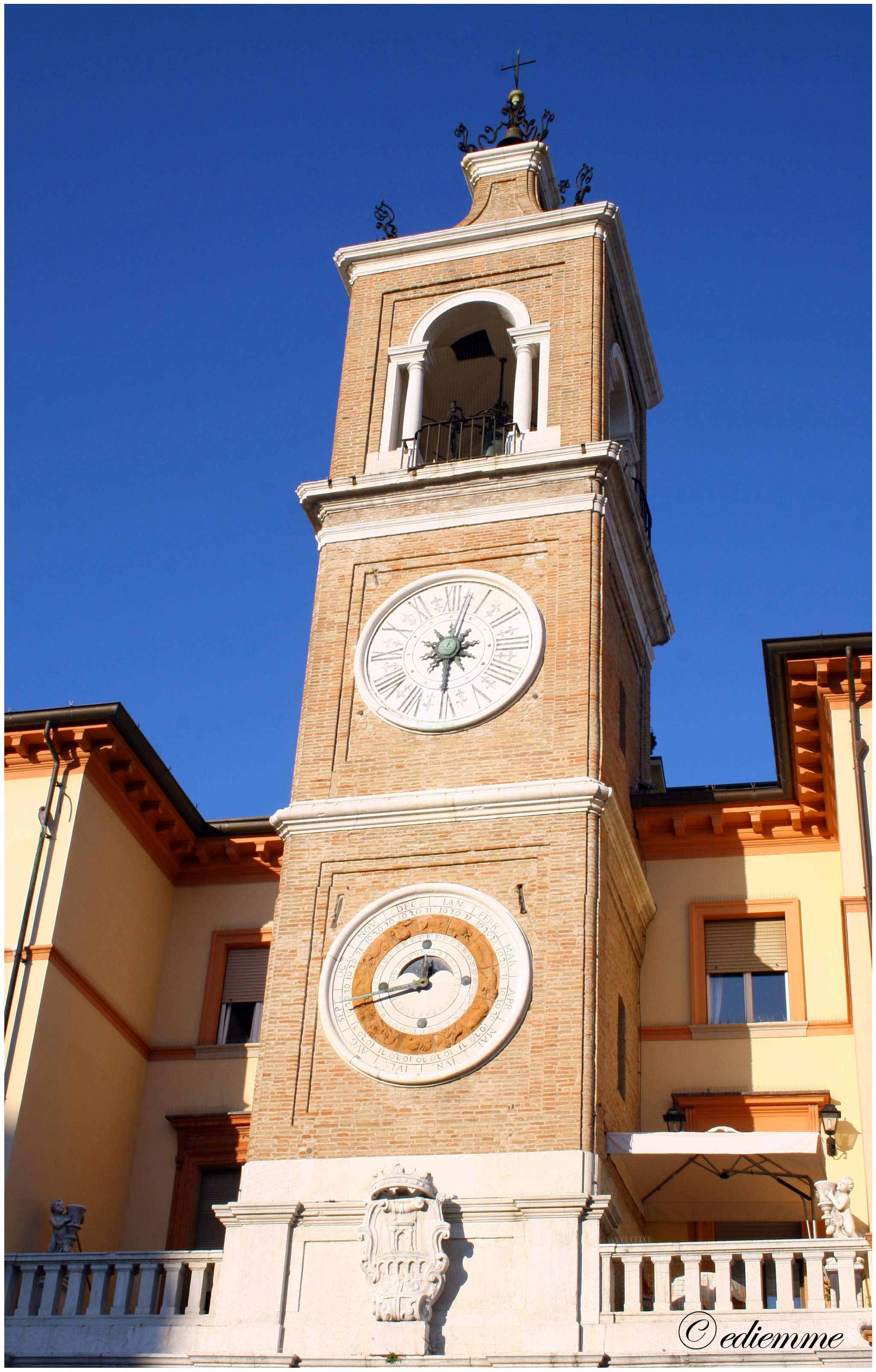 photo: https://upload.wikimedia.org/wikipedia/commons/c/c8/Torre_dell%27Orologio_-_Rimini.jpg
