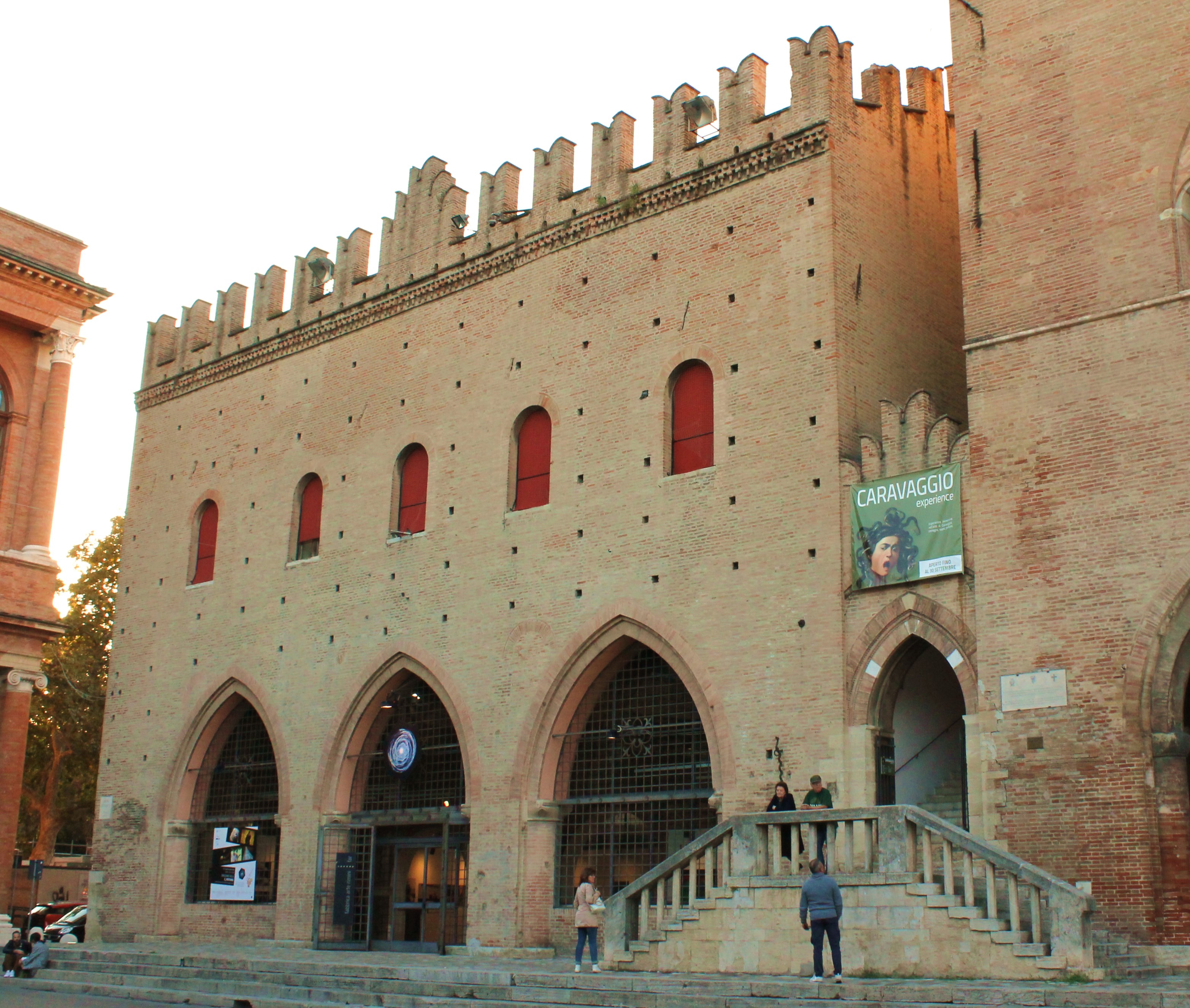 foto: https://upload.wikimedia.org/wikipedia/commons/e/eb/Palazzo_del_Podest%C3%A0_di_Rimini.jpg
