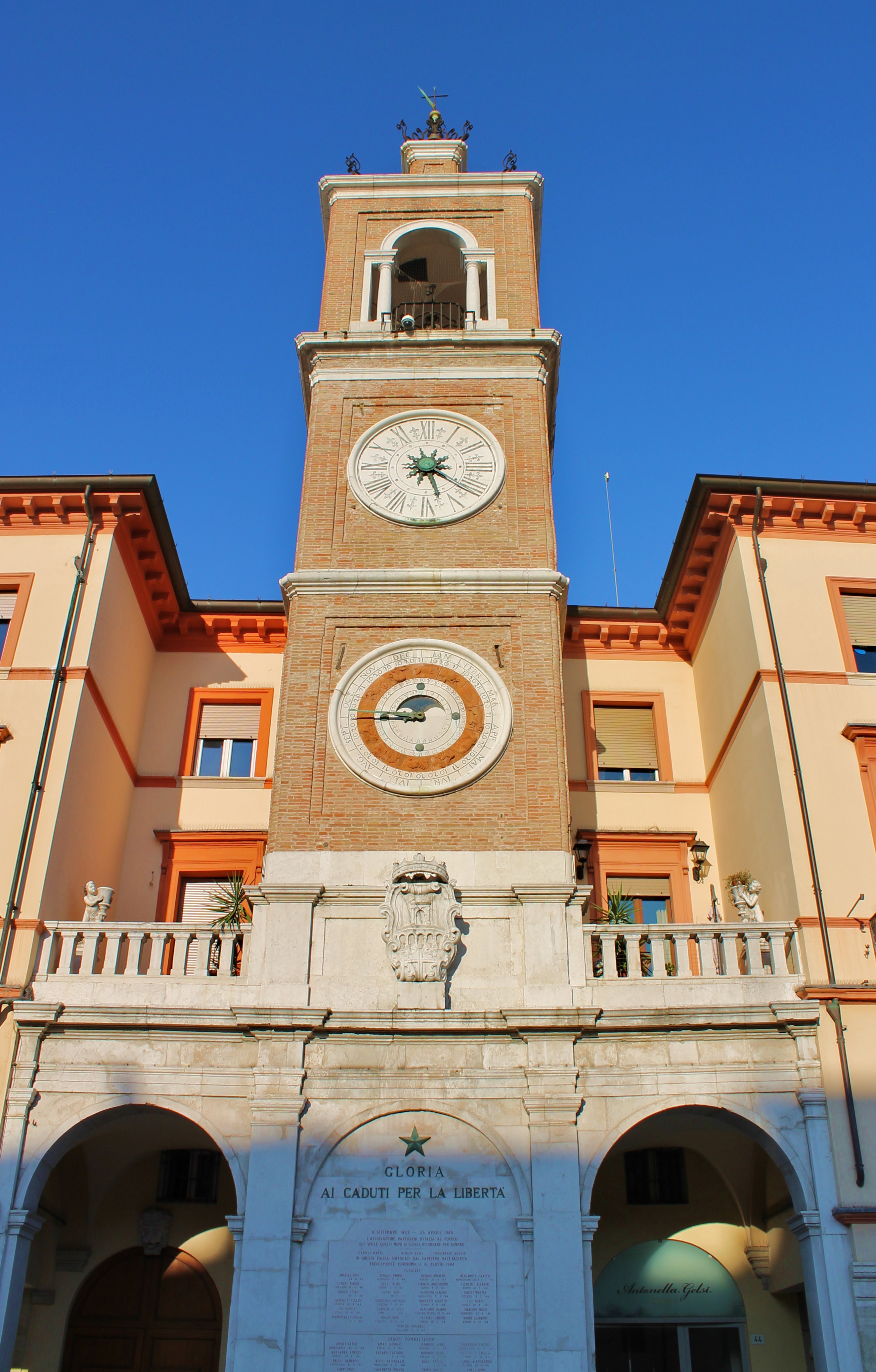 photo: https://upload.wikimedia.org/wikipedia/commons/8/8e/Torre_dell%27Orologio_di_Rimini.jpg